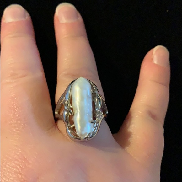 Mother of Pearl and Swirly Silver Ring Sz 9 - Picture 5 of 5